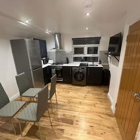 2 Bedroom Apartment In Hampdenrd Londra Exterior foto