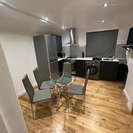 2 Bedroom Apartment In Hampdenrd Londra Exterior foto