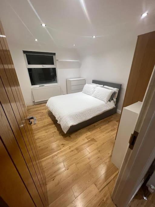 2 Bedroom Apartment In Hampdenrd Londra Exterior foto