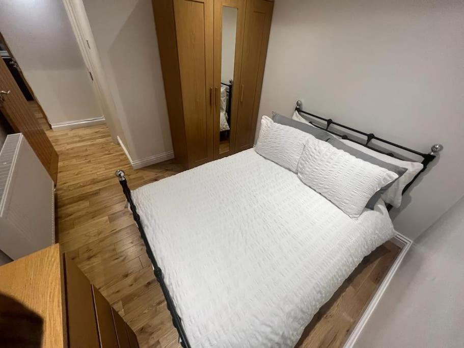 2 Bedroom Apartment In Hampdenrd Londra Exterior foto