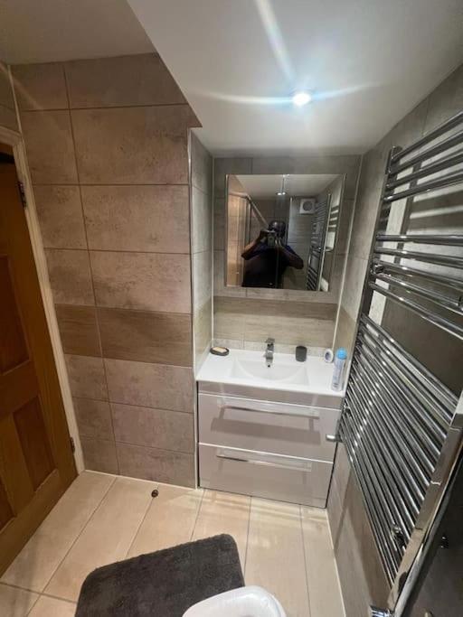 2 Bedroom Apartment In Hampdenrd Londra Exterior foto