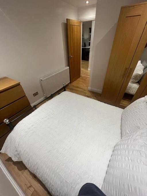 2 Bedroom Apartment In Hampdenrd Londra Exterior foto