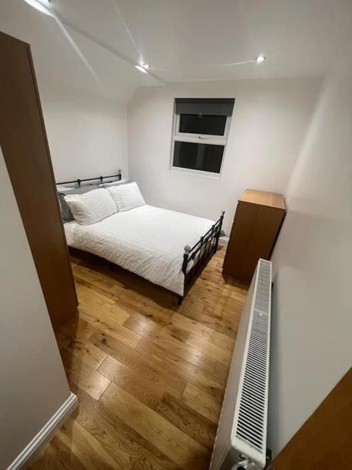 2 Bedroom Apartment In Hampdenrd Londra Exterior foto