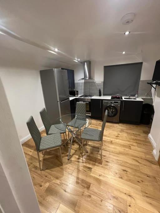 2 Bedroom Apartment In Hampdenrd Londra Exterior foto